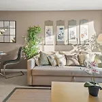 Pan Asian Suite Free Parking And Balcony With Cityview