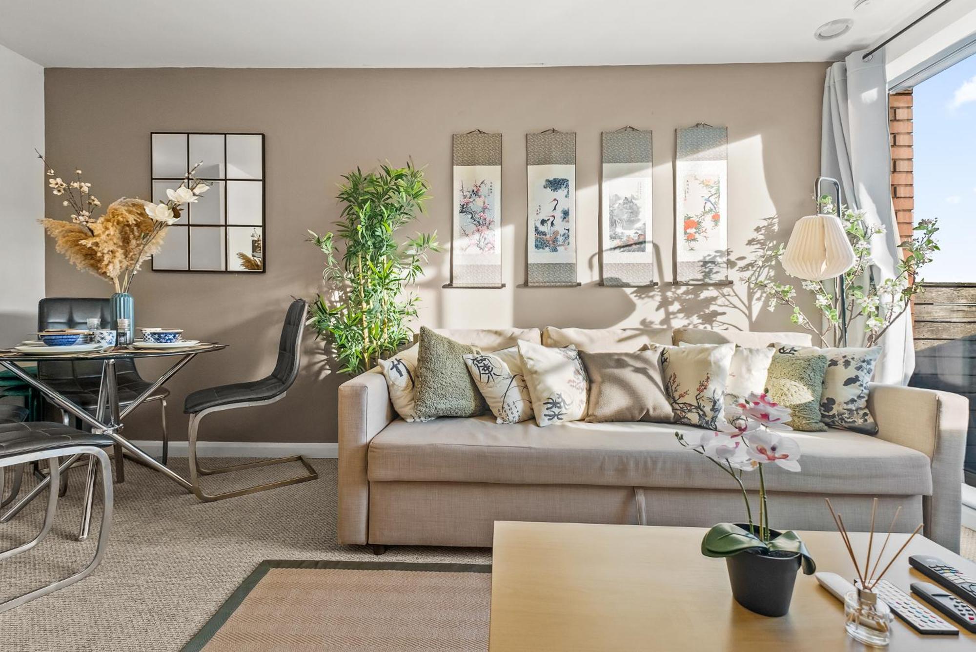 Pan Asian Free Parking And Balcony With Cityview Birmingham