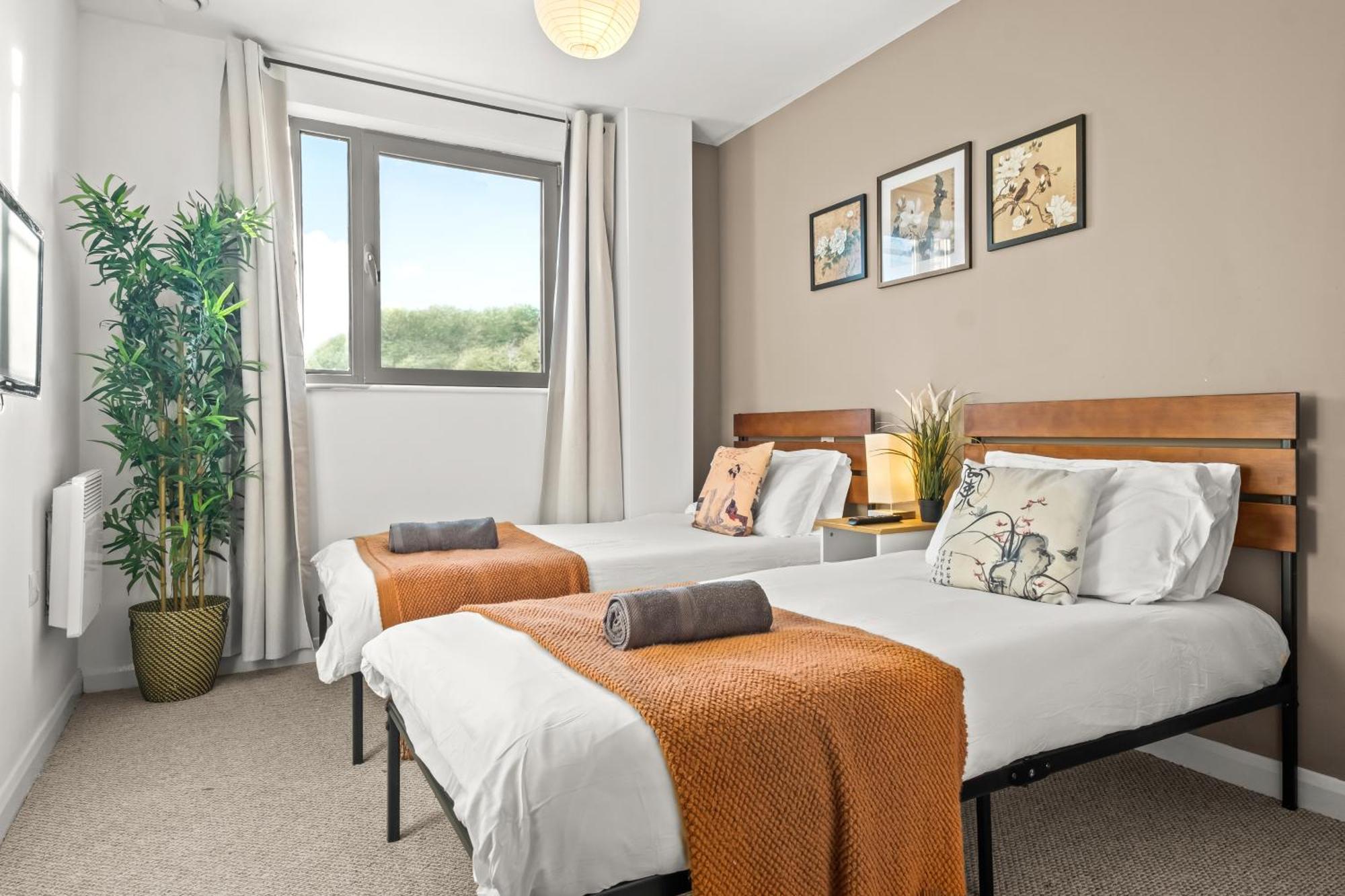 Pan Asian Free Parking And Balcony With Cityview Apartment