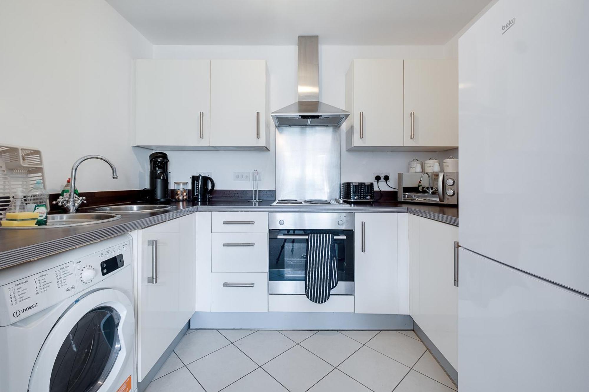 Pan Asian Free Parking And Balcony With Cityview Birmingham